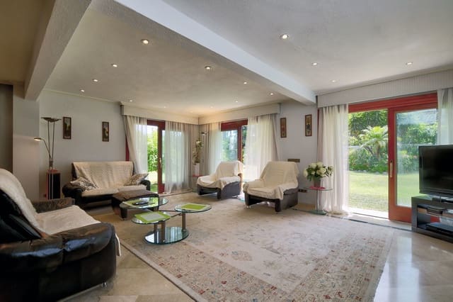5 bedroom Villa for sale in Estepona with pool garage - € 2,250,000 (Ref: 10001846)