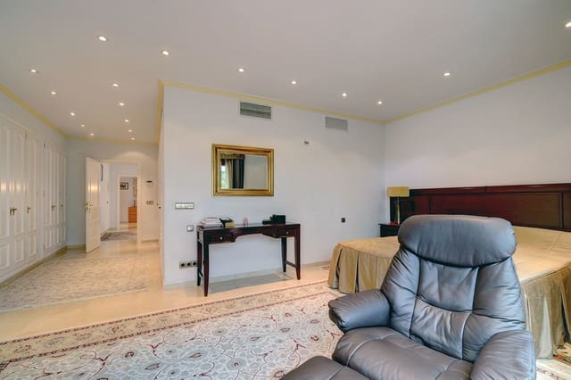 5 bedroom Villa for sale in Estepona with pool garage - € 2,250,000 (Ref: 10001846)