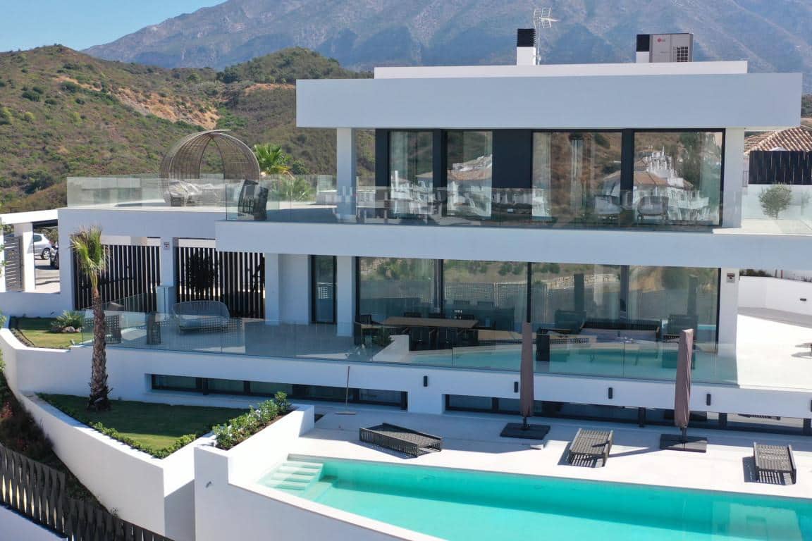 4 soverom Villa til salgs i Nueva Andalucia med svømmebasseng garasje - € 2 600 000 (Ref: 10001852)