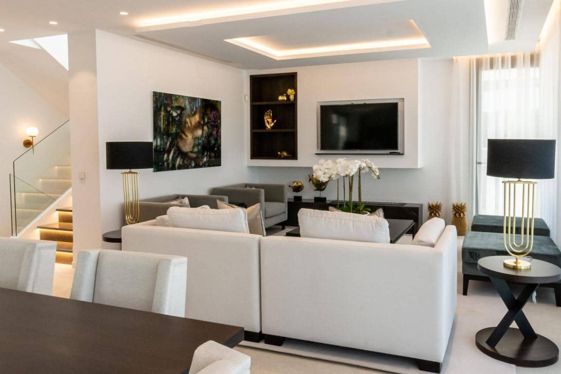 4 soverom Villa til salgs i Nueva Andalucia med svømmebasseng garasje - € 2 600 000 (Ref: 10001852)