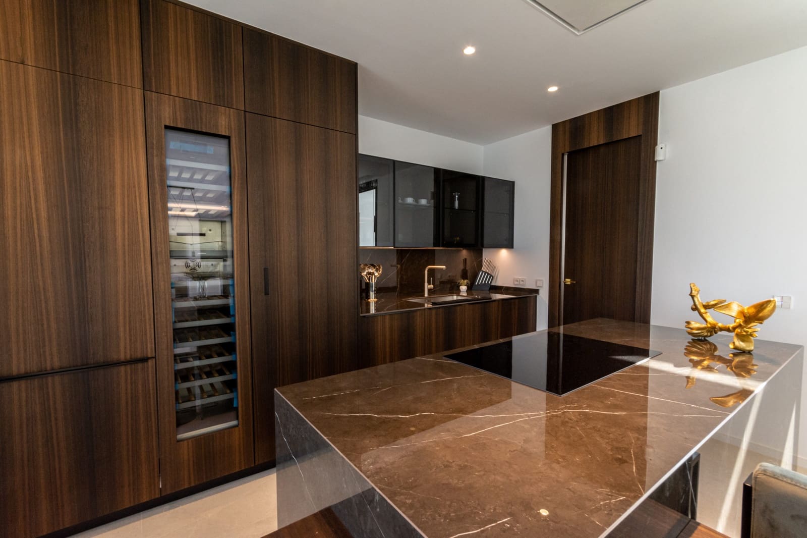 4 soverom Villa til salgs i Nueva Andalucia med svømmebasseng garasje - € 2 600 000 (Ref: 10001852)