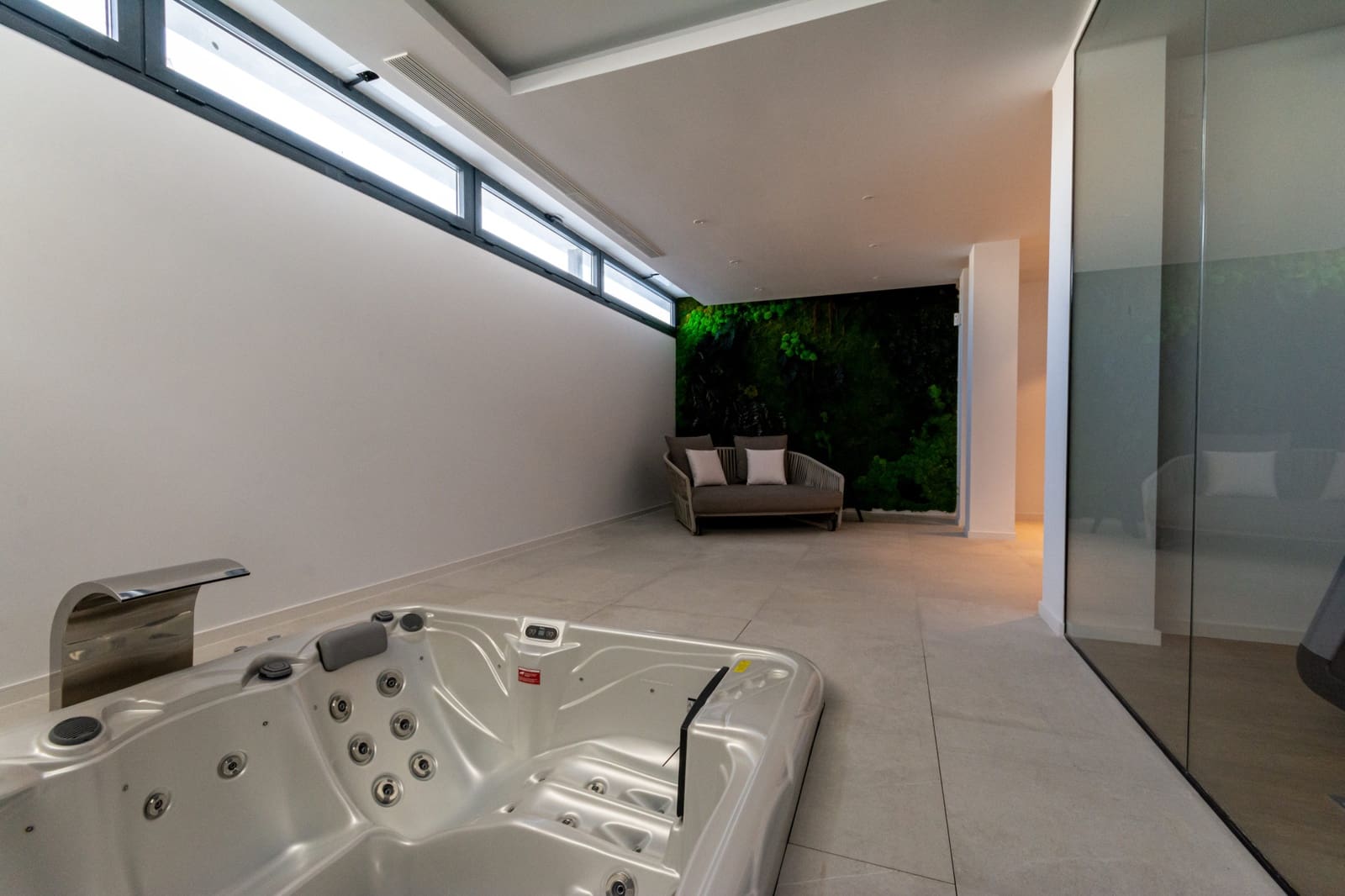 4 soverom Villa til salgs i Nueva Andalucia med svømmebasseng garasje - € 2 600 000 (Ref: 10001852)