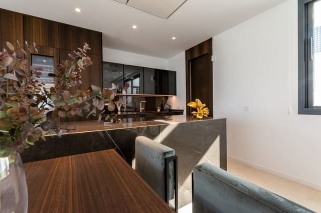 4 sypialnia Willa na sprzedaż w Nueva Andalucia, Marbella z basenem garażem - 2 600 000 € (Ref: 10001852)