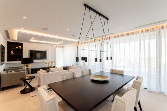 Chalet de 4 habitaciones en Marbella en venta con piscina garaje - 2.600.000 € (Ref: 10001853)