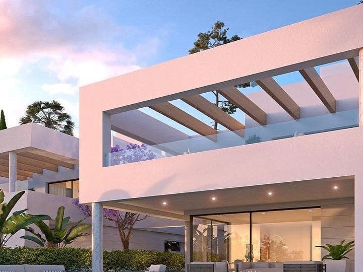 4 bedroom Villa for sale in Marbella with pool garage - € 1,600,000 (Ref: 10001871)