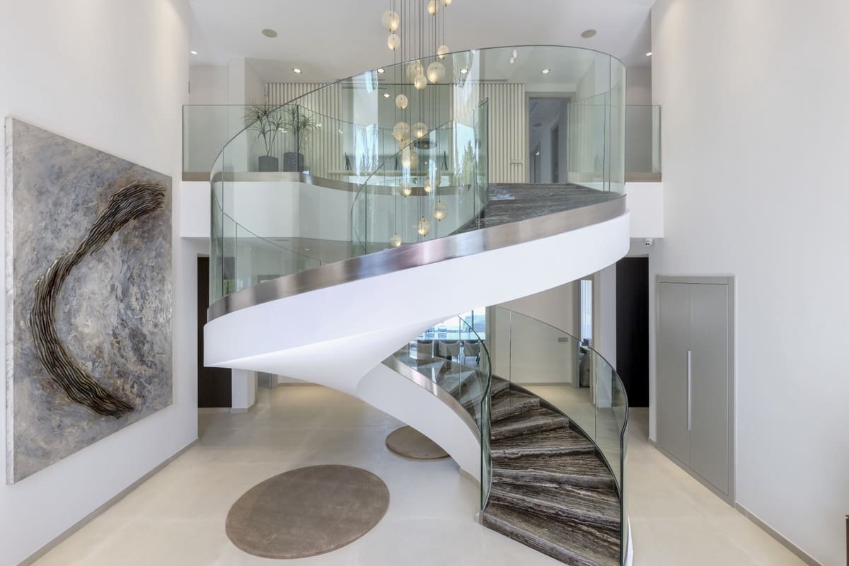 9 sypialnia Willa na sprzedaż w Nueva Andalucia z basenem garażem - 11 800 000 € (Ref: 10001873)