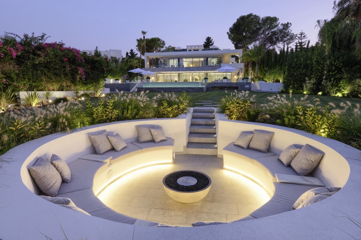 9 sypialnia Willa na sprzedaż w Nueva Andalucia z basenem garażem - 11 800 000 € (Ref: 10001873)