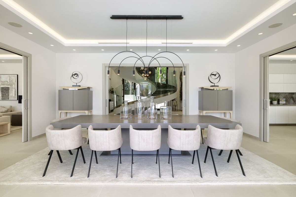 9 sypialnia Willa na sprzedaż w Nueva Andalucia z basenem garażem - 11 800 000 € (Ref: 10001873)