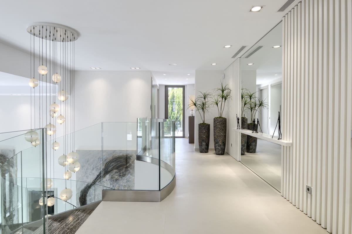 9 sypialnia Willa na sprzedaż w Nueva Andalucia z basenem garażem - 11 800 000 € (Ref: 10001873)