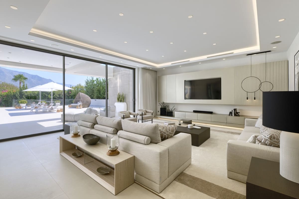 9 sypialnia Willa na sprzedaż w Nueva Andalucia z basenem garażem - 11 800 000 € (Ref: 10001873)