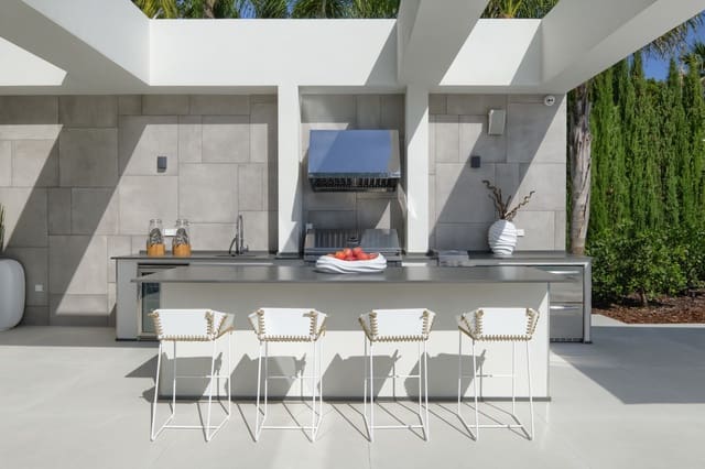 9 soveværelse Villa til salg i Nueva Andalucia, Marbella med swimmingpool garage - € 11.800.000 (Ref: 10001873)