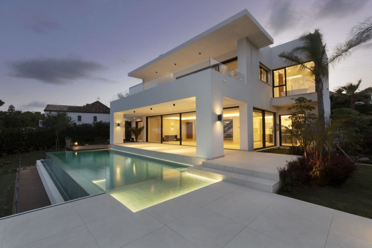 4 slaapkamer Villa te koop in El Paraiso met zwembad garage - € 3.650.000 (Ref: 10001874)