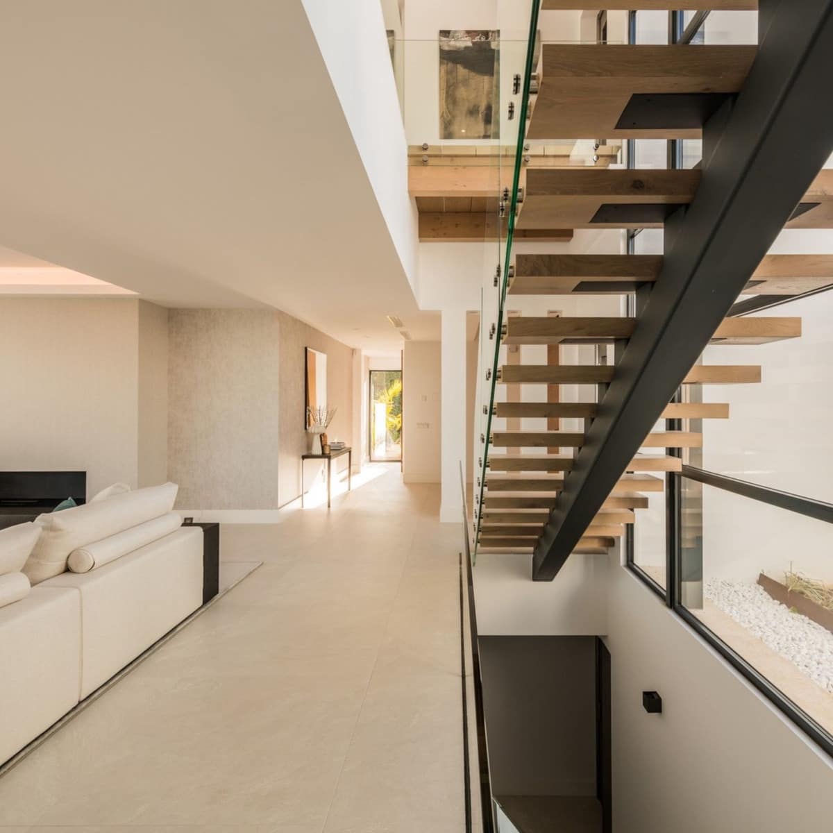 4 slaapkamer Villa te koop in El Paraiso met zwembad garage - € 3.650.000 (Ref: 10001874)
