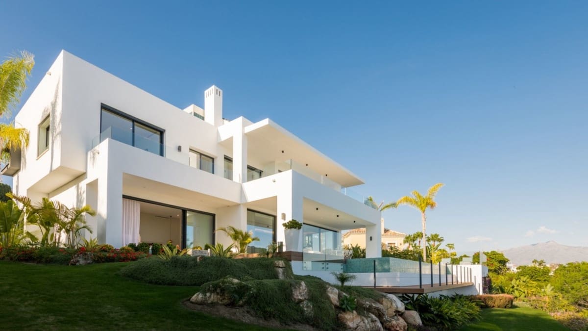 4 slaapkamer Villa te koop in El Paraiso met zwembad garage - € 3.650.000 (Ref: 10001874)