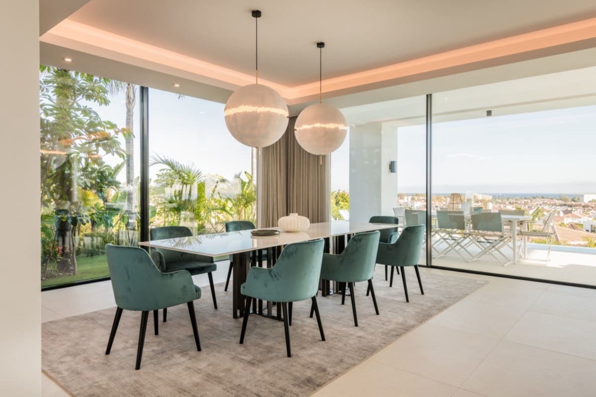 4 slaapkamer Villa te koop in El Paraiso met zwembad garage - € 3.650.000 (Ref: 10001874)