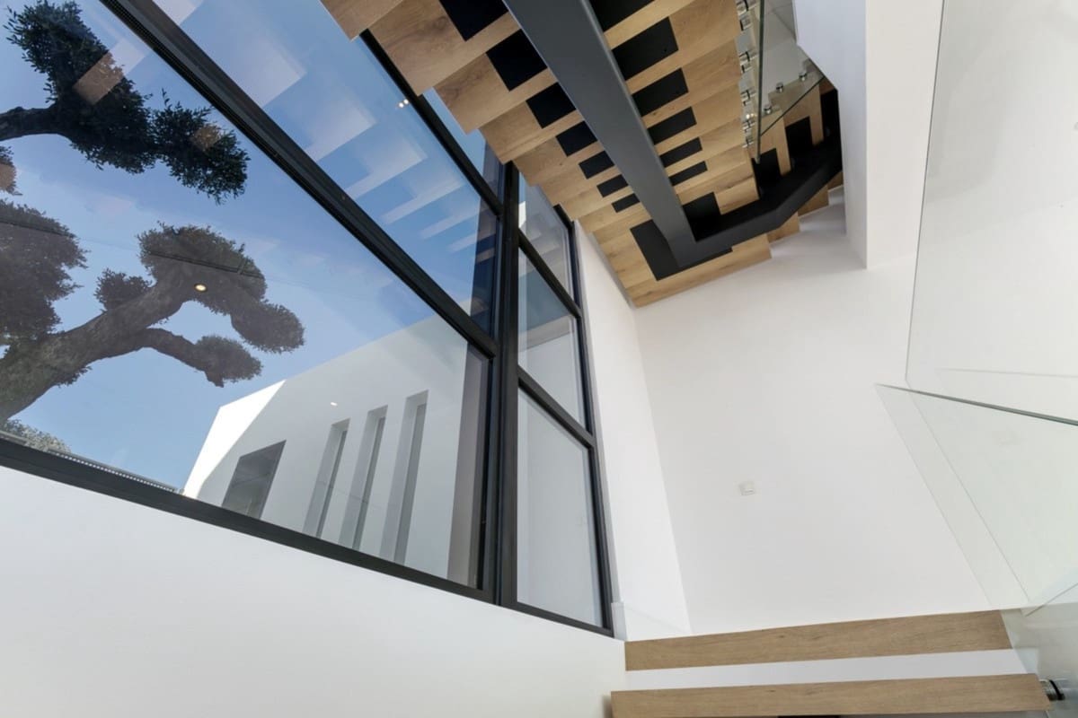 4 slaapkamer Villa te koop in El Paraiso met zwembad garage - € 3.650.000 (Ref: 10001874)