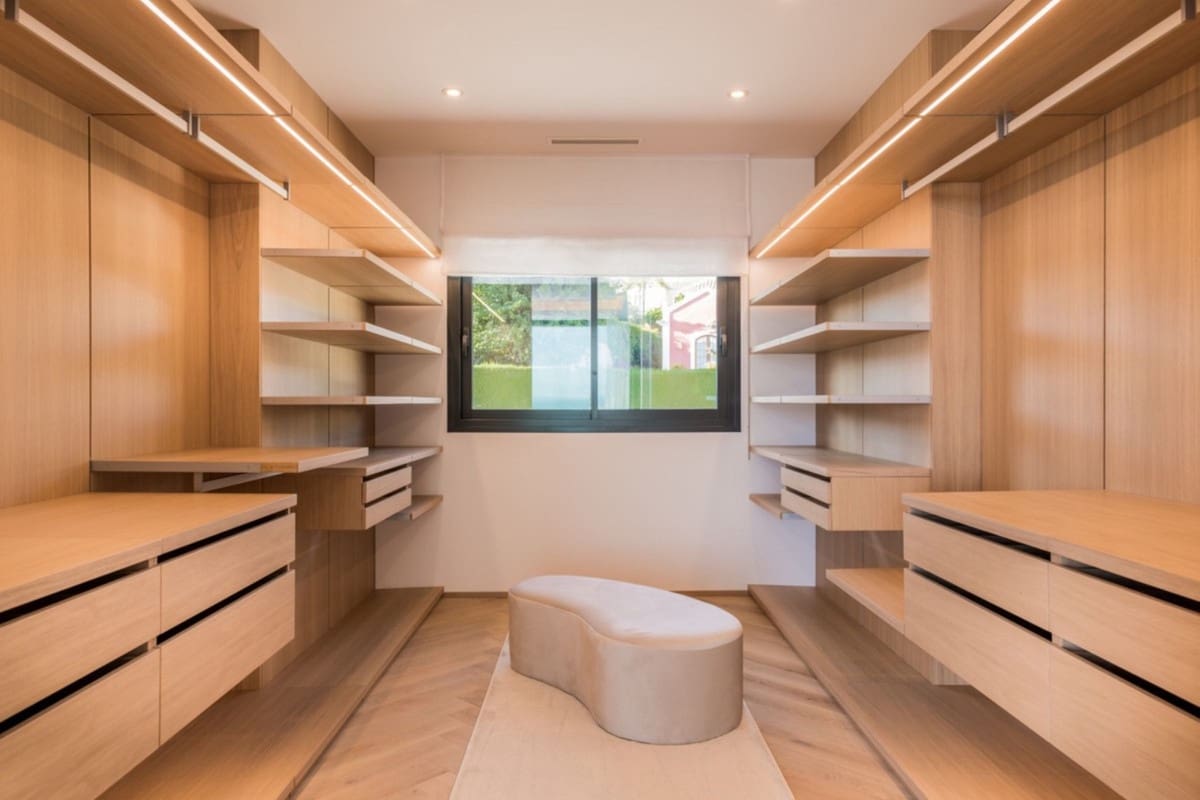 4 slaapkamer Villa te koop in El Paraiso met zwembad garage - € 3.650.000 (Ref: 10001874)