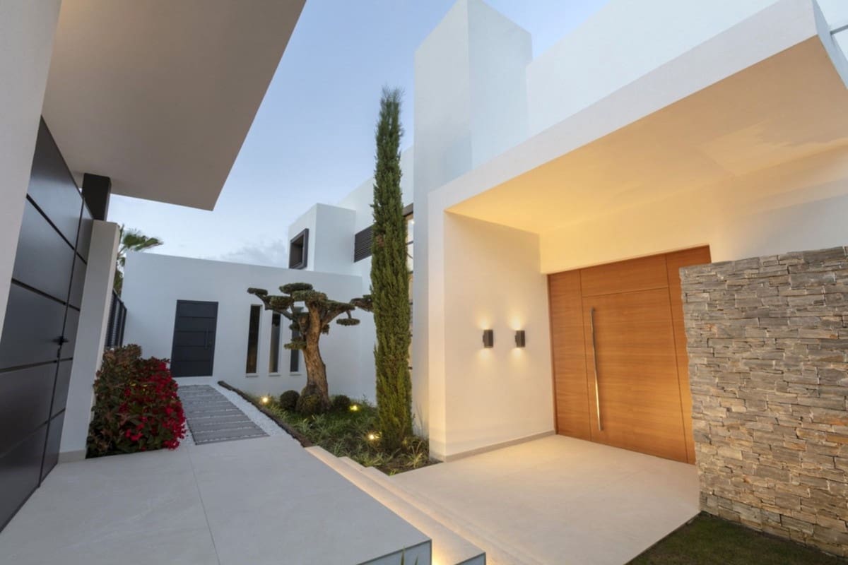 4 slaapkamer Villa te koop in El Paraiso met zwembad garage - € 3.650.000 (Ref: 10001874)