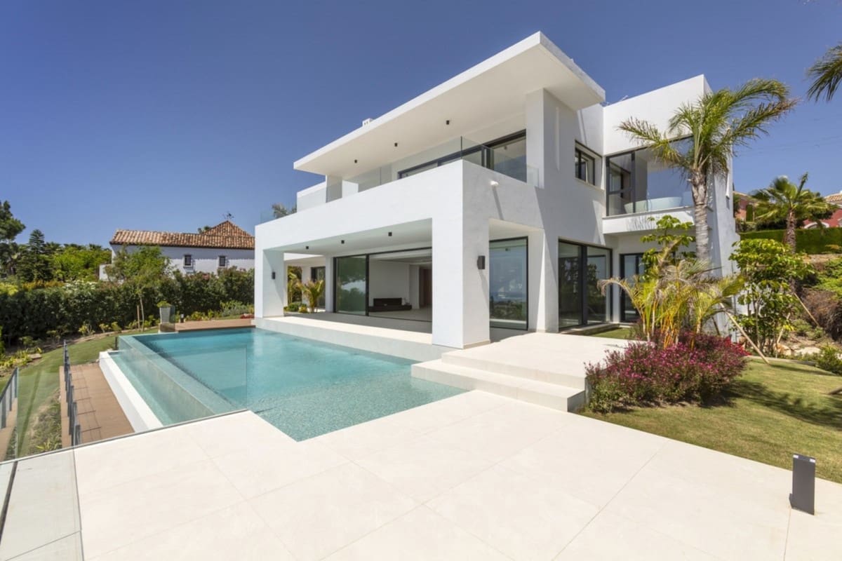 4 slaapkamer Villa te koop in El Paraiso met zwembad garage - € 3.650.000 (Ref: 10001874)