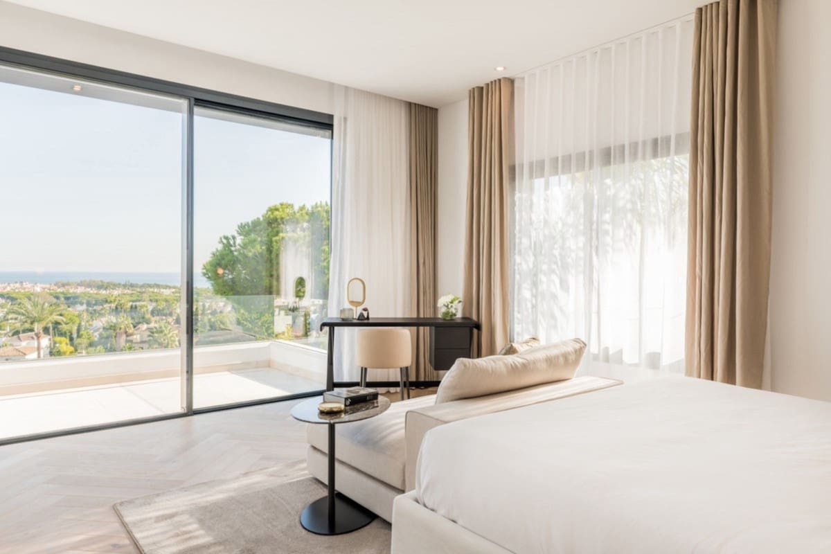 4 slaapkamer Villa te koop in El Paraiso met zwembad garage - € 3.650.000 (Ref: 10001874)