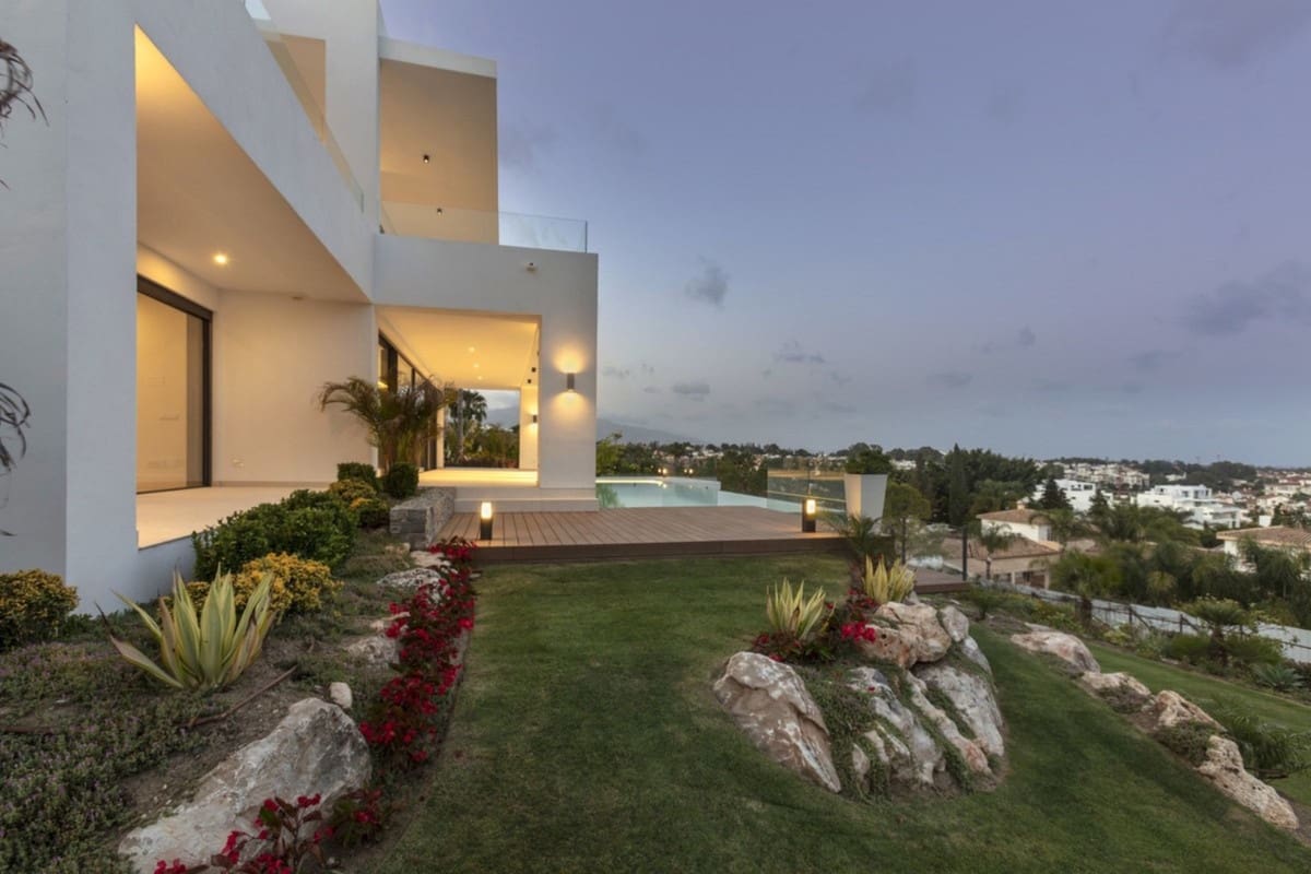 4 slaapkamer Villa te koop in El Paraiso met zwembad garage - € 3.650.000 (Ref: 10001874)