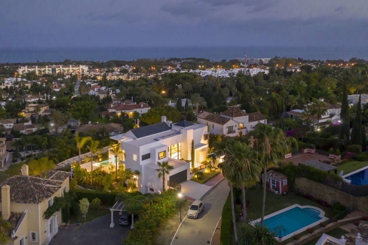 4 slaapkamer Villa te koop in El Paraiso met zwembad garage - € 3.650.000 (Ref: 10001874)