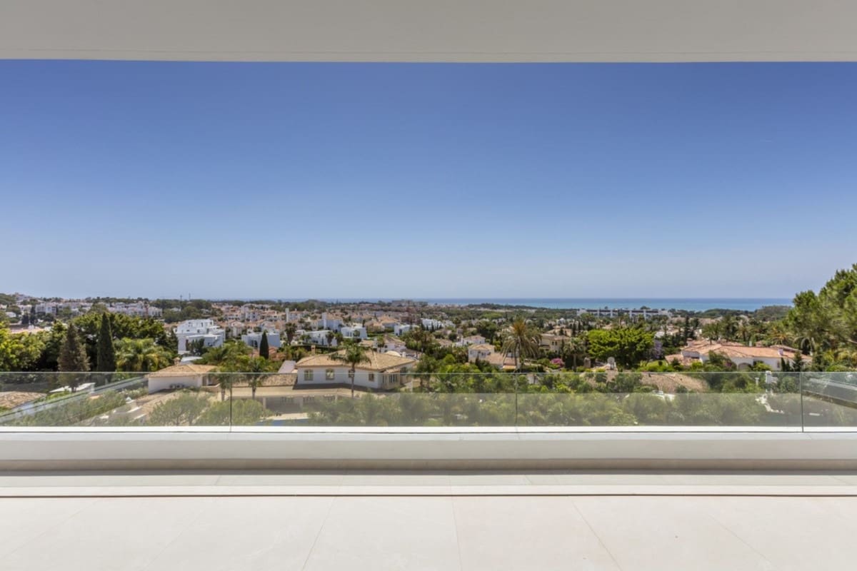 4 slaapkamer Villa te koop in El Paraiso met zwembad garage - € 3.650.000 (Ref: 10001874)