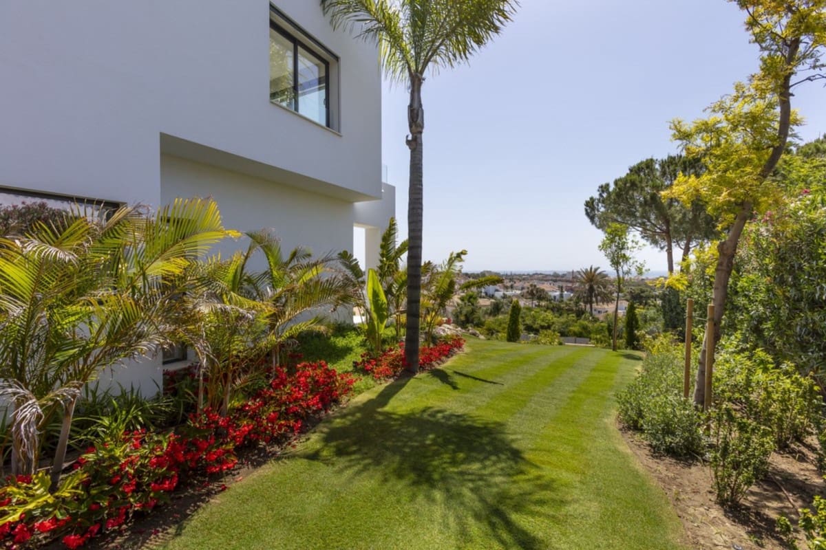4 slaapkamer Villa te koop in El Paraiso met zwembad garage - € 3.650.000 (Ref: 10001874)