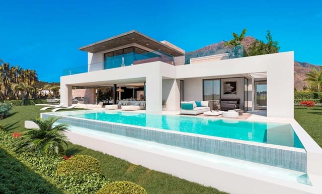 4 bedroom Villa for sale in Estepona with pool garage - € 1,395,000 (Ref: 10001876)