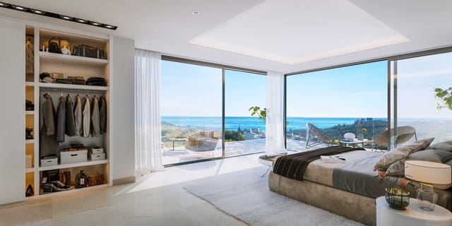 4 bedroom Villa for sale in Estepona with pool garage - € 1,395,000 (Ref: 10001876)