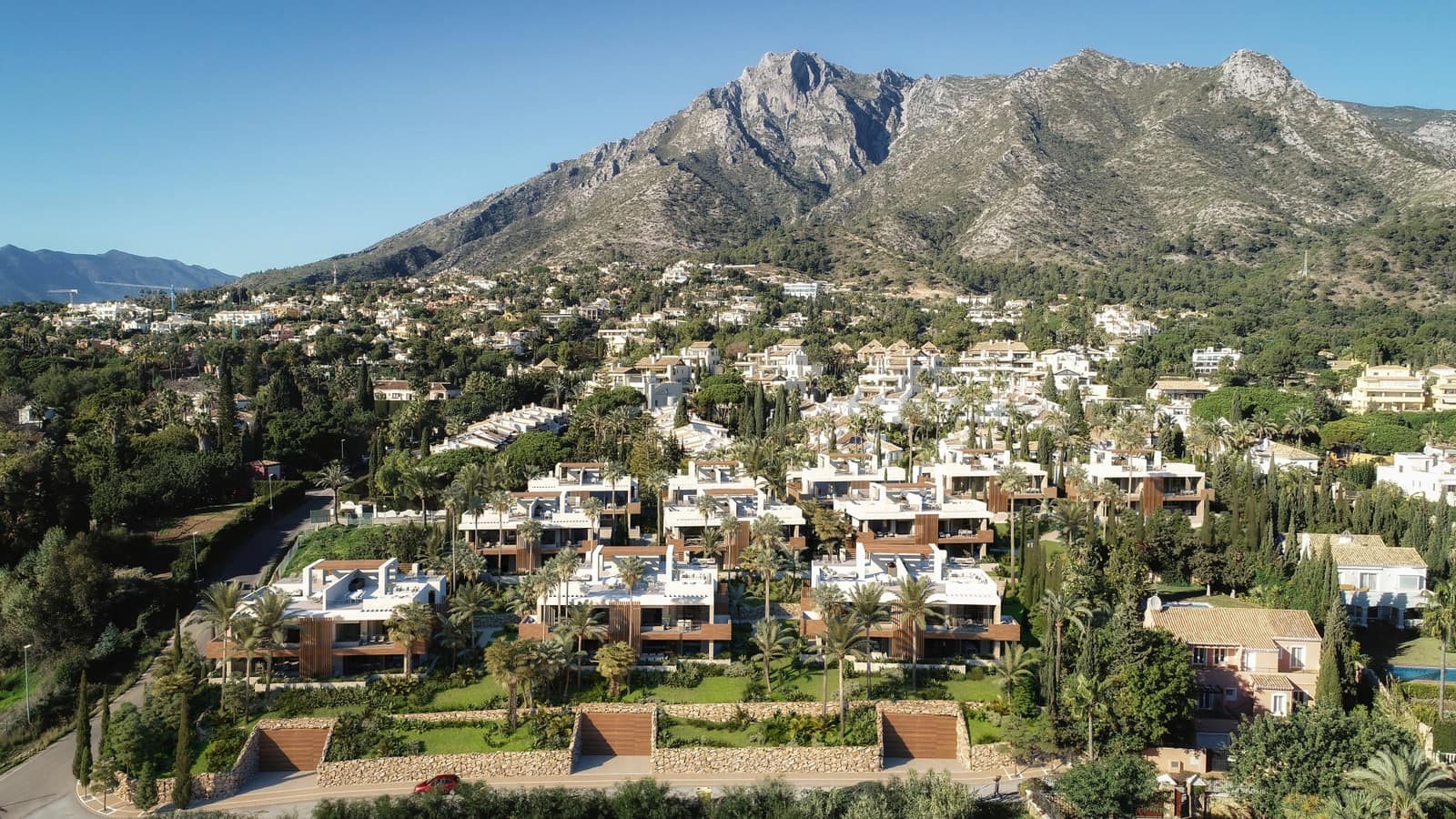 4 bedroom Villa for sale in Marbella with pool garage - € 1,600,000 (Ref: 10001880)