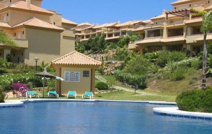 2 chambre Appartement à vendre à Nueva Andalucia avec piscine garage - 385 000 € (Ref: 10001882)