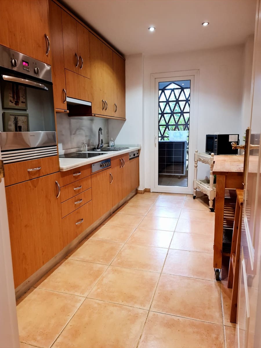 2 chambre Appartement à vendre à Nueva Andalucia avec piscine garage - 385 000 € (Ref: 10001882)