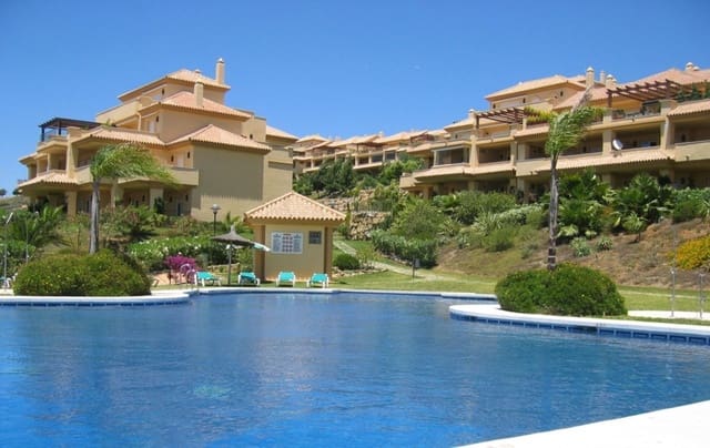 2 chambre Appartement à vendre à Nueva Andalucia, Marbella avec piscine garage - 385 000 € (Ref: 10001882)