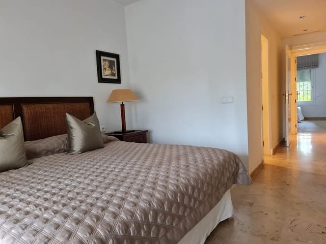 2 chambre Appartement à vendre à Nueva Andalucia, Marbella avec piscine garage - 385 000 € (Ref: 10001882)
