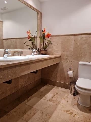 2 chambre Appartement à vendre à Nueva Andalucia, Marbella avec piscine garage - 385 000 € (Ref: 10001882)