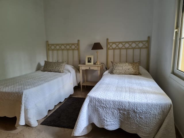 2 chambre Appartement à vendre à Nueva Andalucia, Marbella avec piscine garage - 385 000 € (Ref: 10001882)