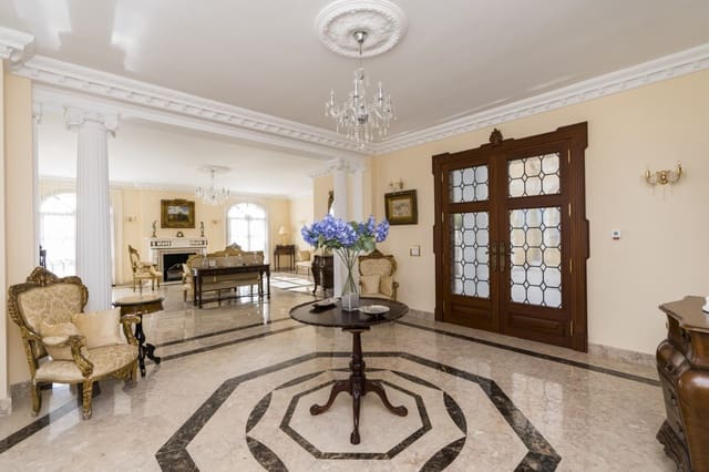 9 soverom Villa til salgs i Estepona med svømmebasseng garasje - € 2 900 000 (Ref: 10001891)
