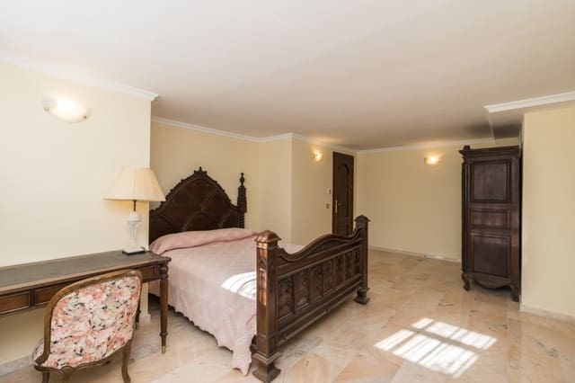9 soverom Villa til salgs i Estepona med svømmebasseng garasje - € 2 900 000 (Ref: 10001891)