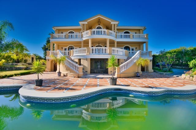 9 soverom Villa til salgs i Estepona med svømmebasseng garasje - € 2 900 000 (Ref: 10001891)