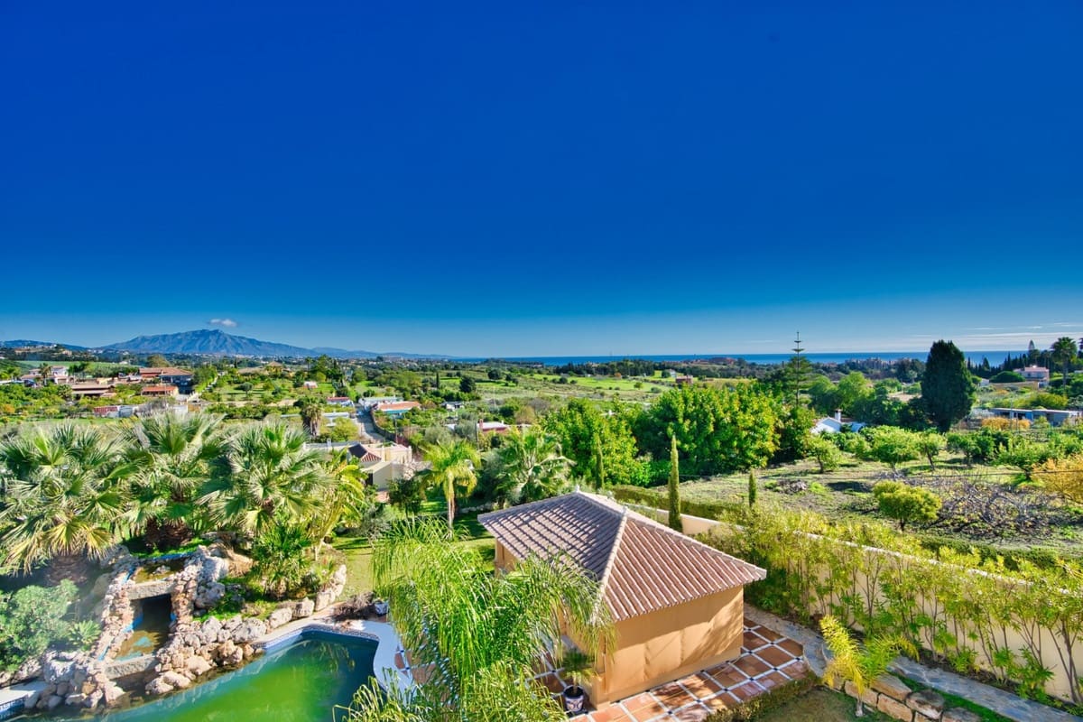 9 soverom Villa til salgs i Estepona med svømmebasseng garasje - € 2 900 000 (Ref: 10001891)