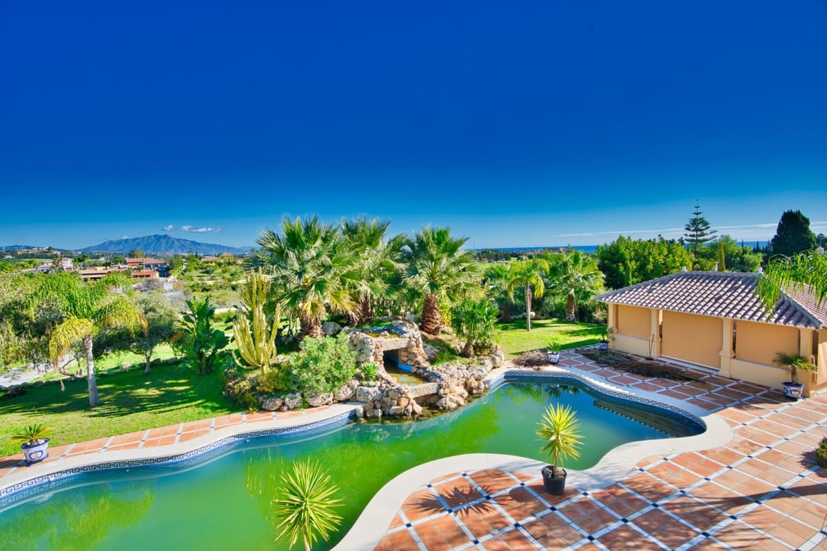 9 soverom Villa til salgs i Estepona med svømmebasseng garasje - € 2 900 000 (Ref: 10001891)