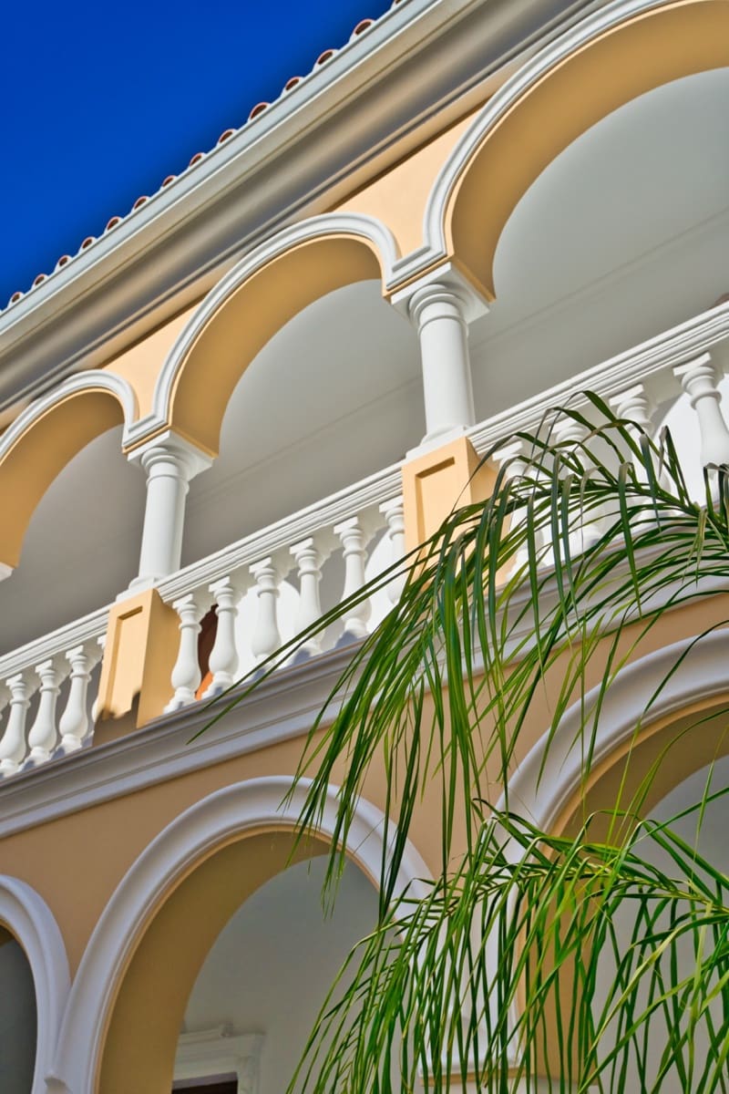 9 soverom Villa til salgs i Estepona med svømmebasseng garasje - € 2 900 000 (Ref: 10001891)