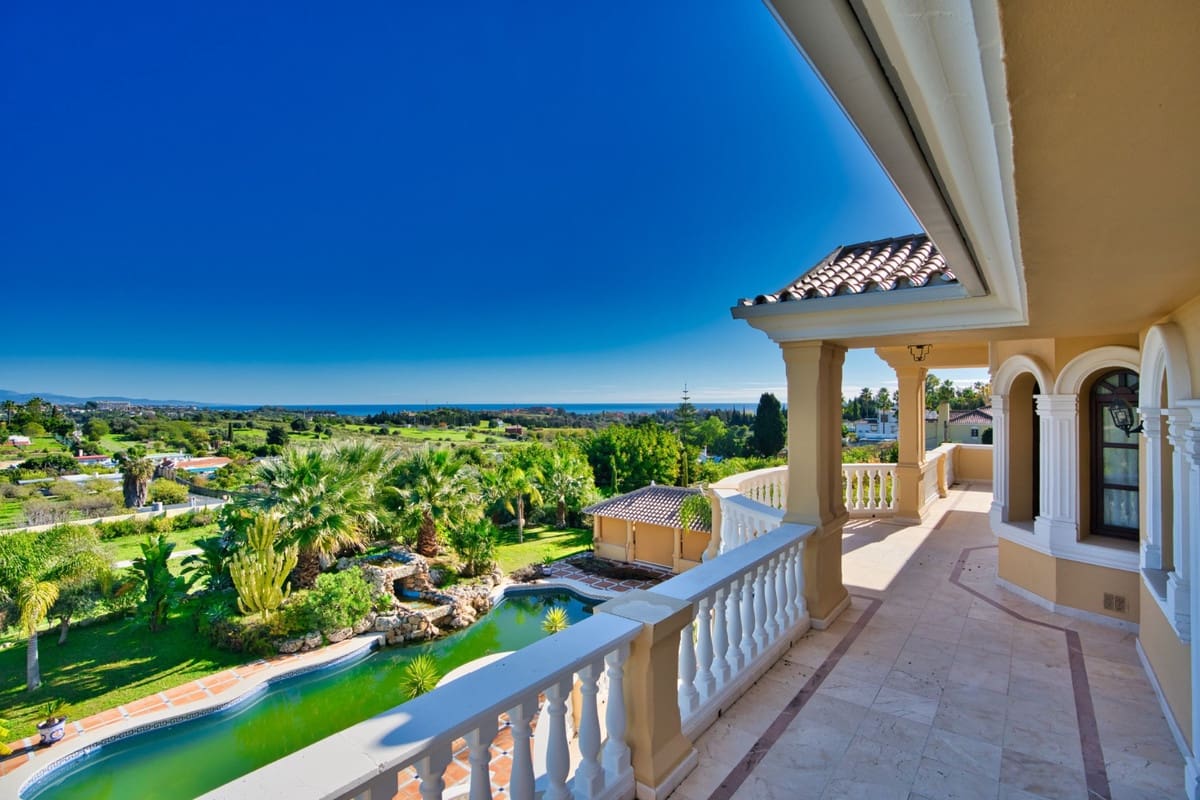 9 soverom Villa til salgs i Estepona med svømmebasseng garasje - € 2 900 000 (Ref: 10001891)