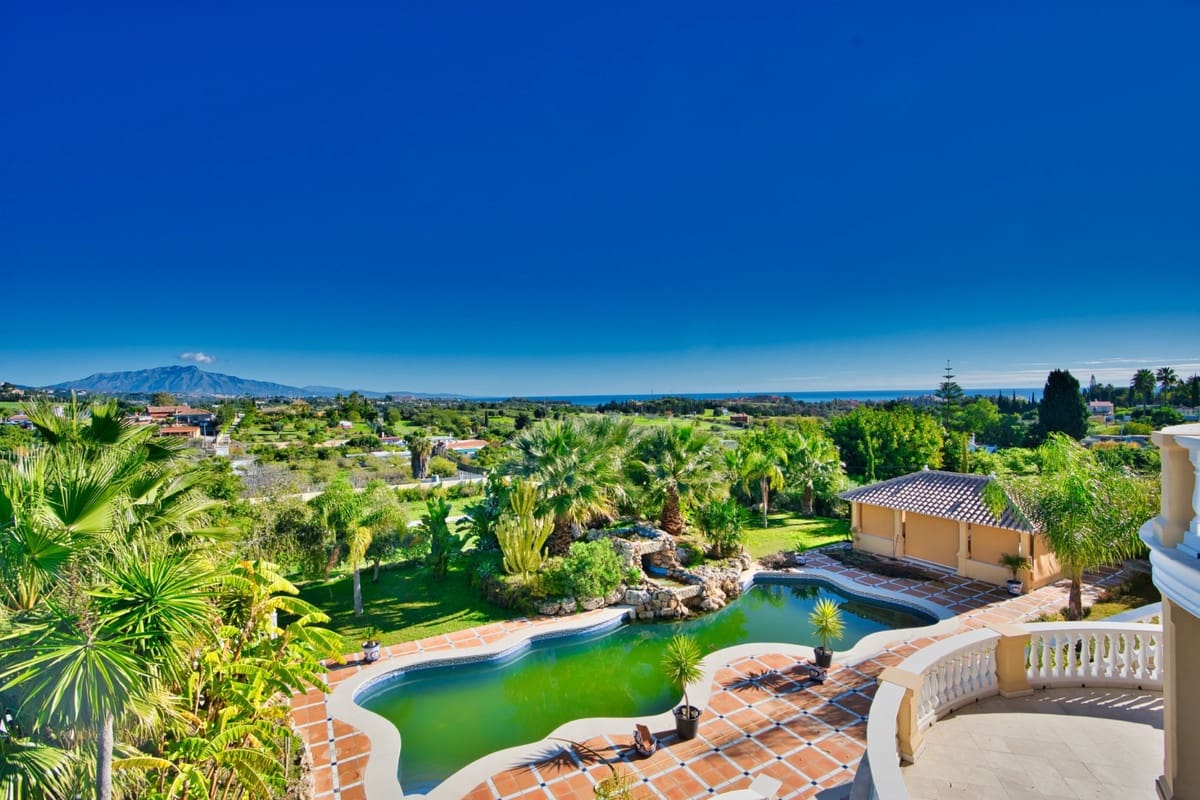 9 soverom Villa til salgs i Estepona med svømmebasseng garasje - € 2 900 000 (Ref: 10001891)