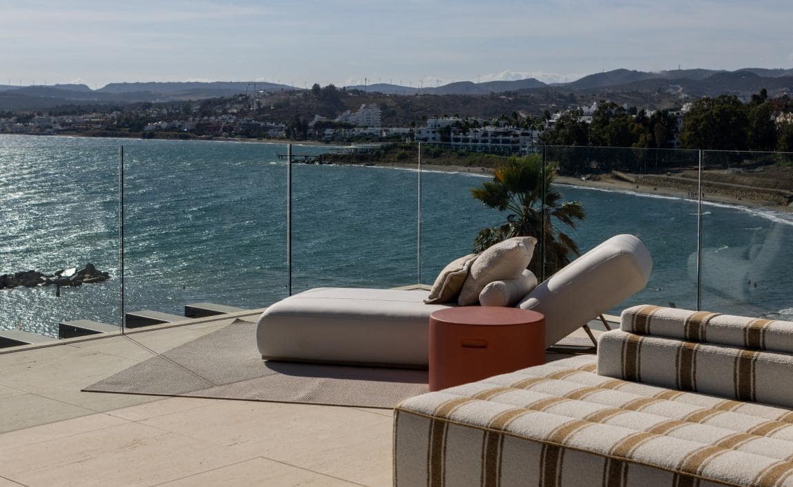 Apartamento de 3 habitaciones en Estepona en venta con piscina garaje - 1.785.000 € (Ref: 10001892)