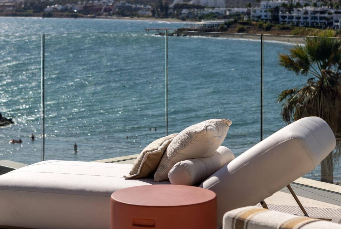 Apartamento de 3 habitaciones en Estepona en venta con piscina garaje - 1.785.000 € (Ref: 10001892)