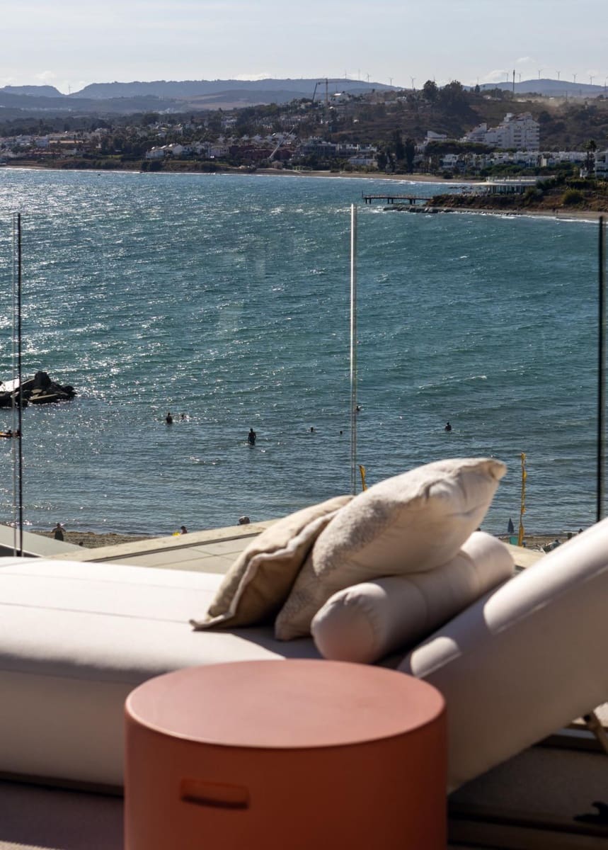 Apartamento de 3 habitaciones en Estepona en venta con piscina garaje - 1.785.000 € (Ref: 10001892)