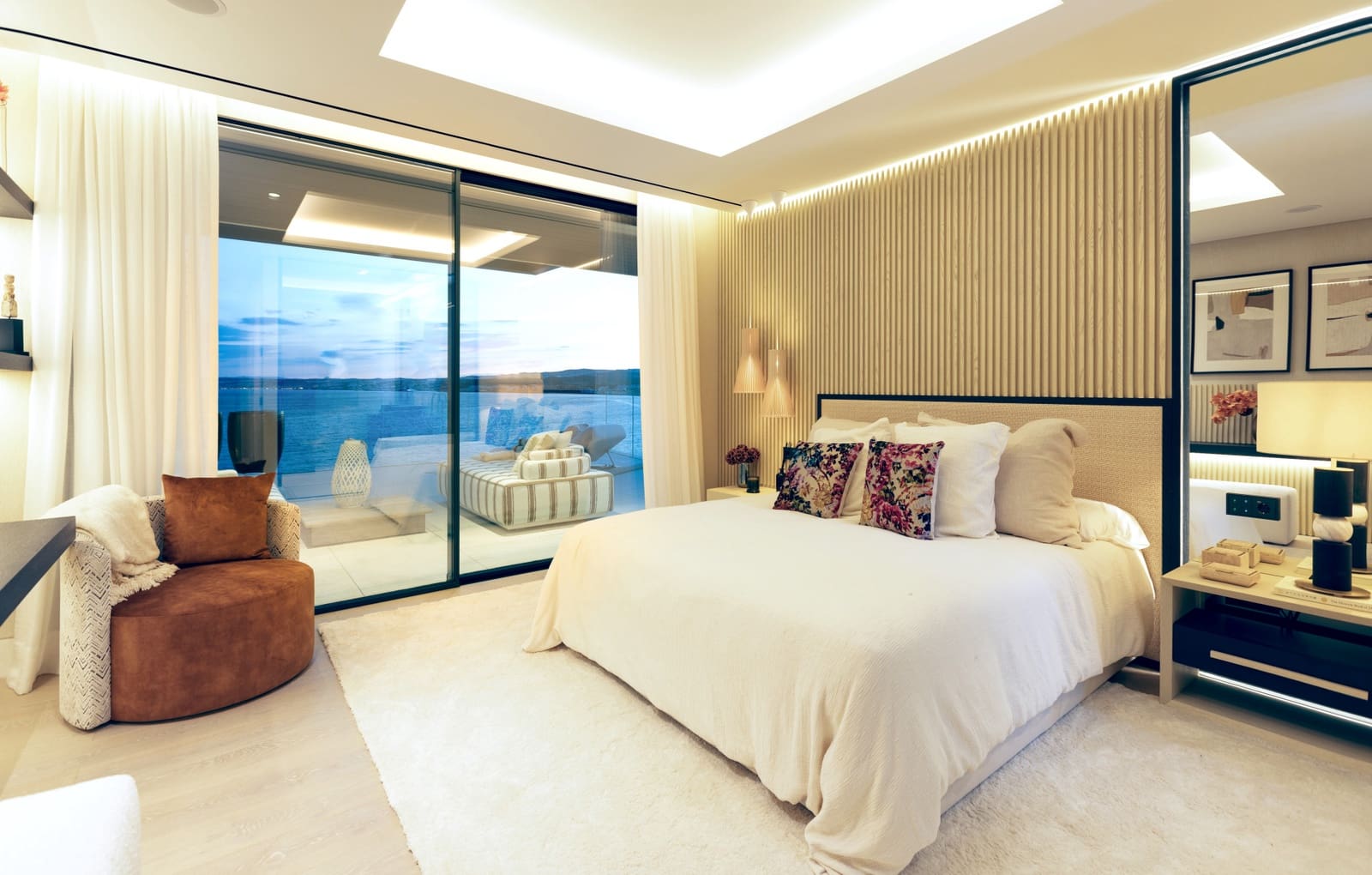 Apartamento de 3 habitaciones en Estepona en venta con piscina garaje - 1.785.000 € (Ref: 10001892)