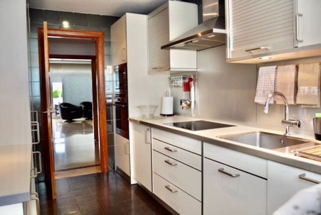 4 soverom Leilighet til salgs i Marbella med svømmebasseng garasje - € 1 155 000 (Ref: 10001896)